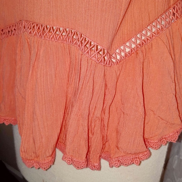 ❣️SOLD ELSEWHERE❣️ Summer Lace Up Tank - Picture 4 of 5